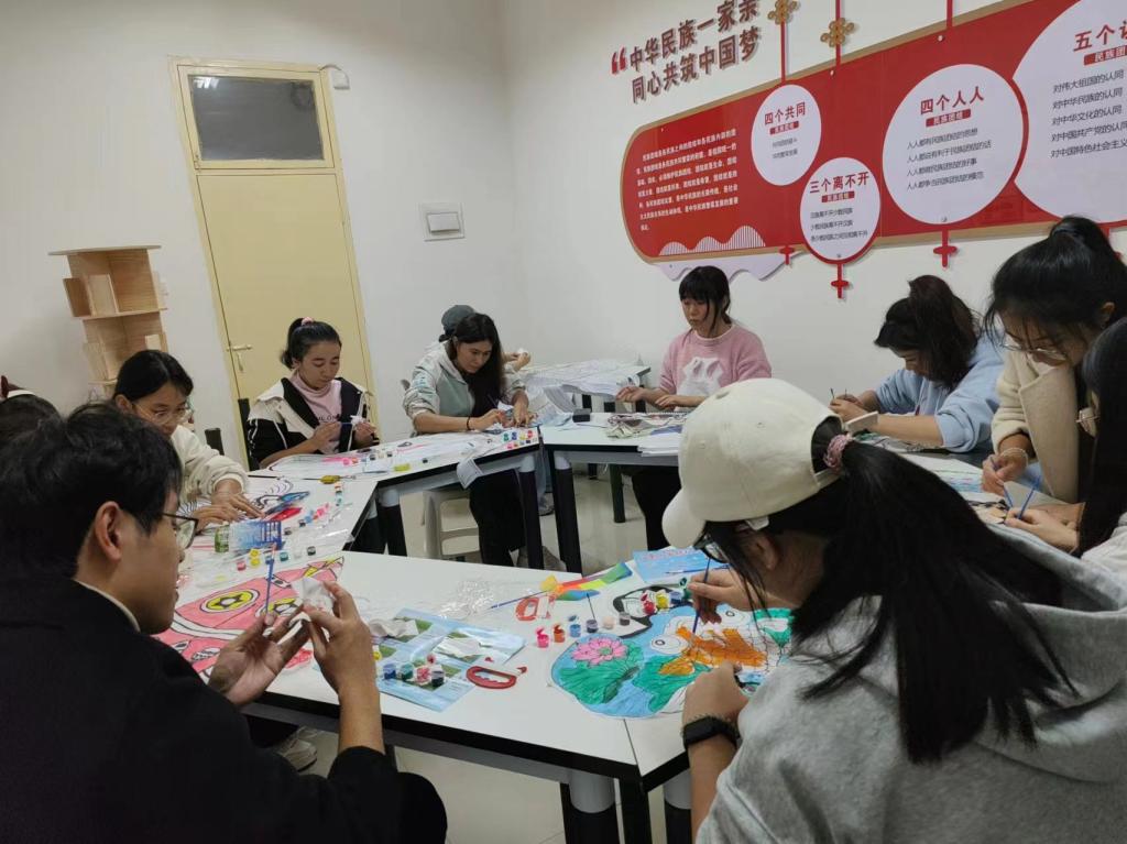 紙鳶舞晴空，藝術(shù)潤(rùn)社區(qū)——我?！耙徽臼健睂W(xué)生社區(qū)成功舉辦紙鳶藝術(shù)體驗(yàn)活動(dòng)